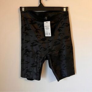 NWT Hue Super Sleek Black Camo Print Biker Shorts Size Medium